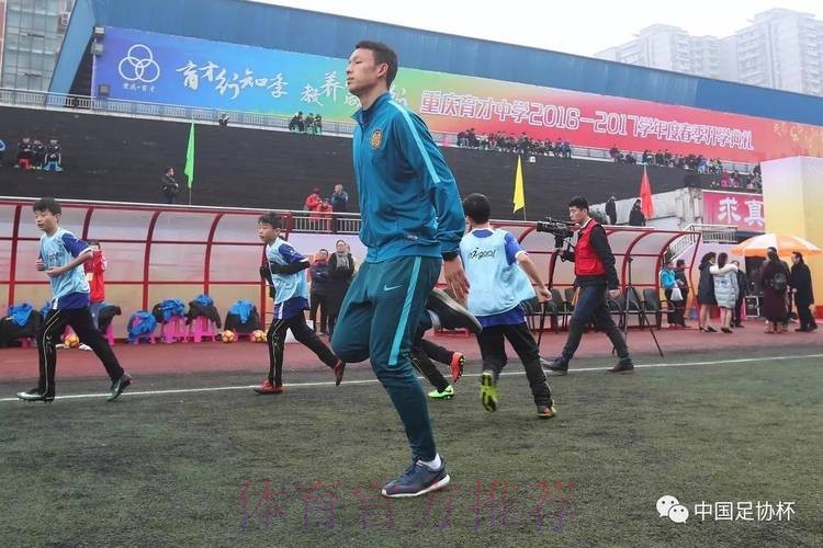 超级杯前萌芽赛温暖上演 恒大苏宁球员化身教练 超级杯前萌芽赛温暖上演 恒大苏宁球员化身教练